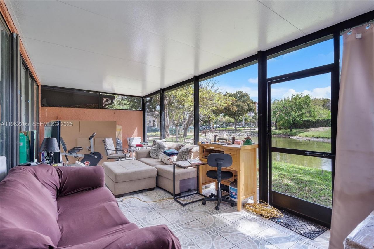 10304 Fairway Rd , Pembroke Pines, FL 33026 Photo