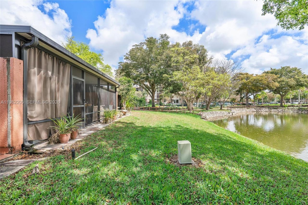 10304 Fairway Rd , Pembroke Pines, FL 33026 Photo