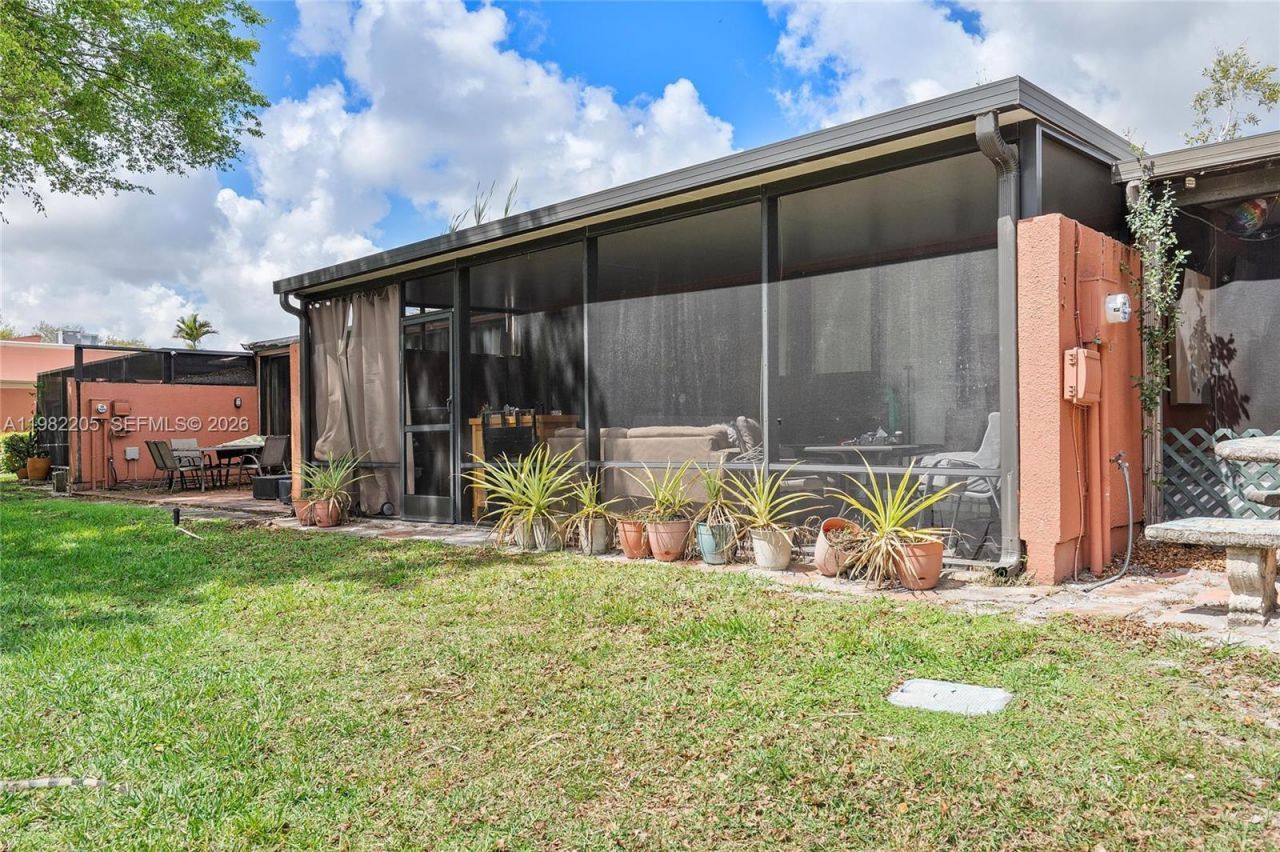 10304 Fairway Rd , Pembroke Pines, FL 33026 Photo