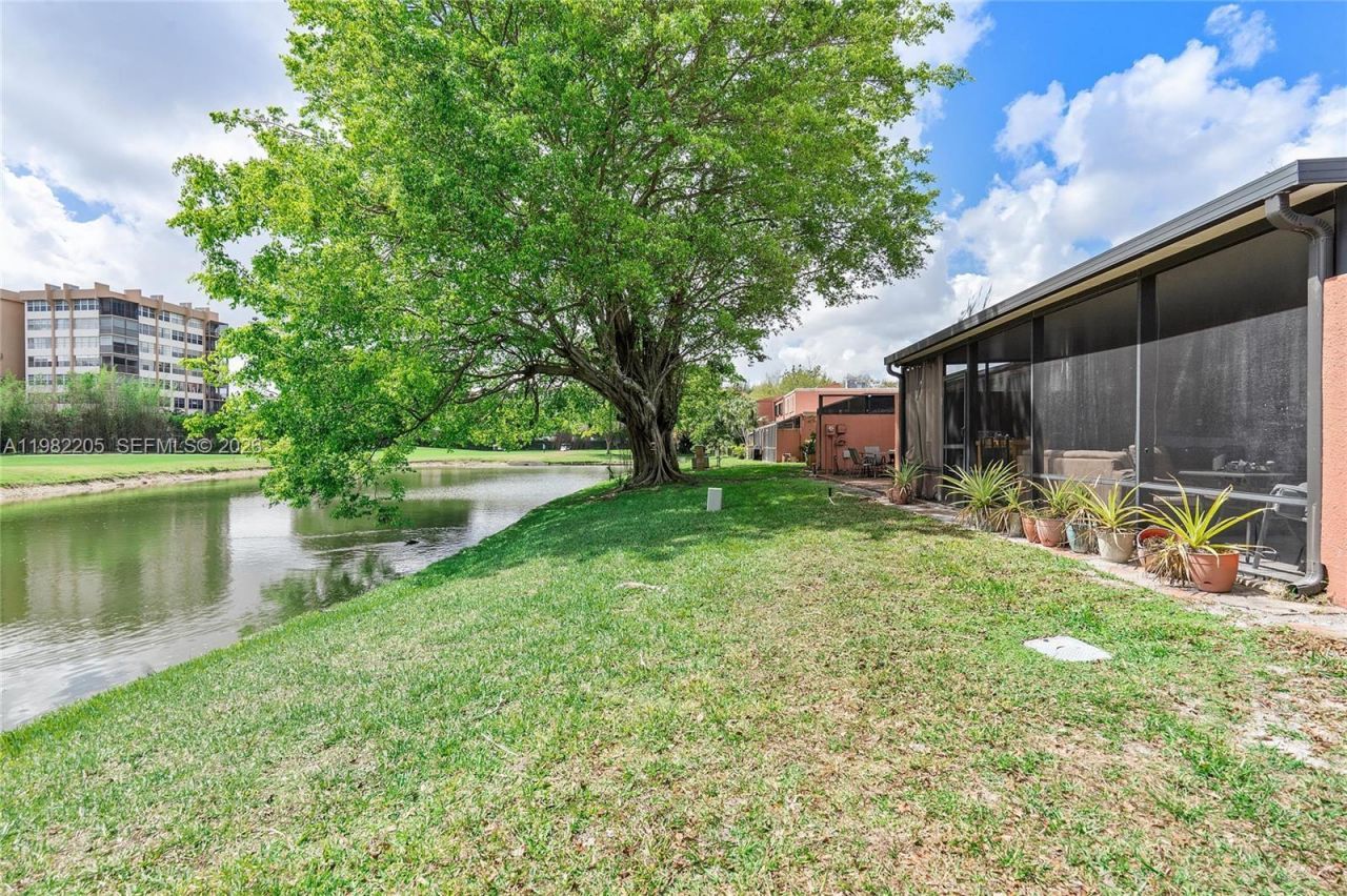 10304 Fairway Rd , Pembroke Pines, FL 33026 Photo