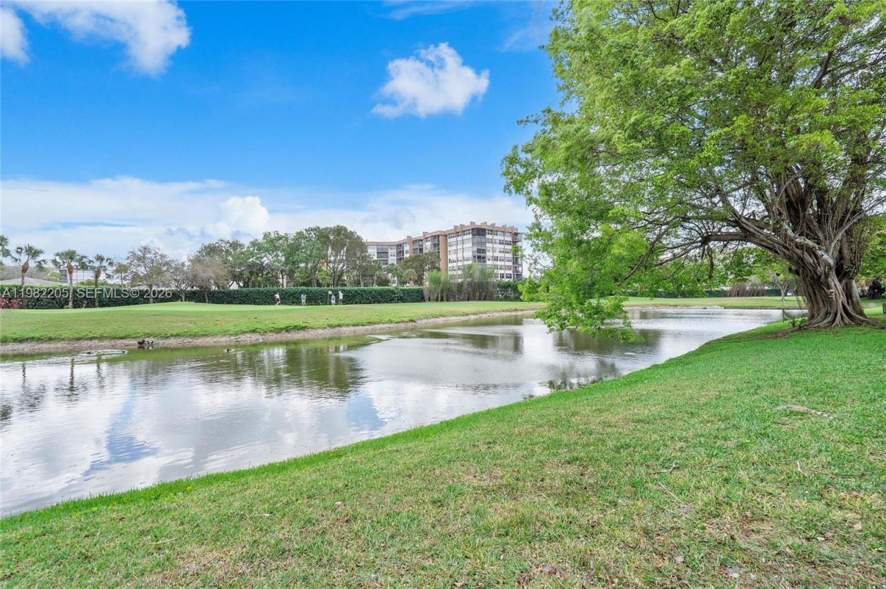 10304 Fairway Rd , Pembroke Pines, FL 33026 Photo