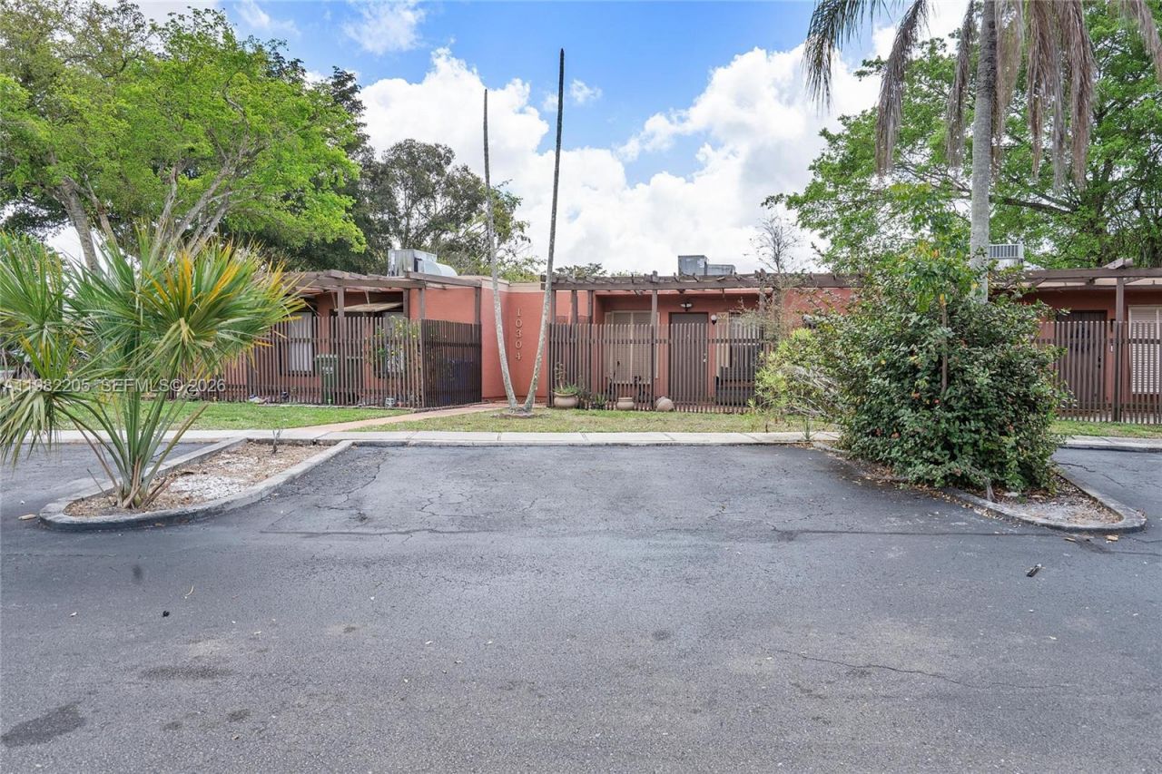 10304 Fairway Rd , Pembroke Pines, FL 33026 Photo