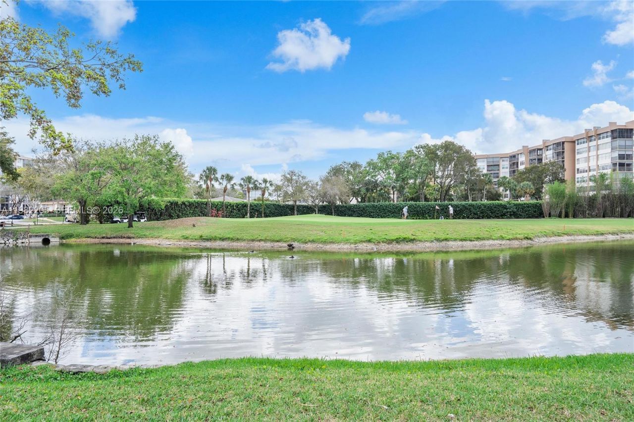 10304 Fairway Rd , Pembroke Pines, FL 33026 Photo