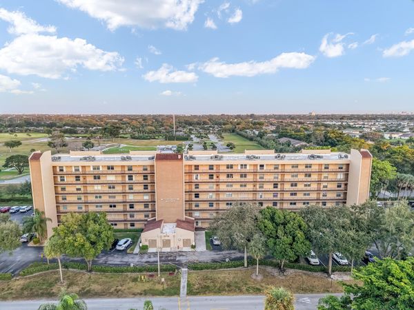 4550 NW 18th Avenue, Unit 304, Pompano Beach, FL 33064