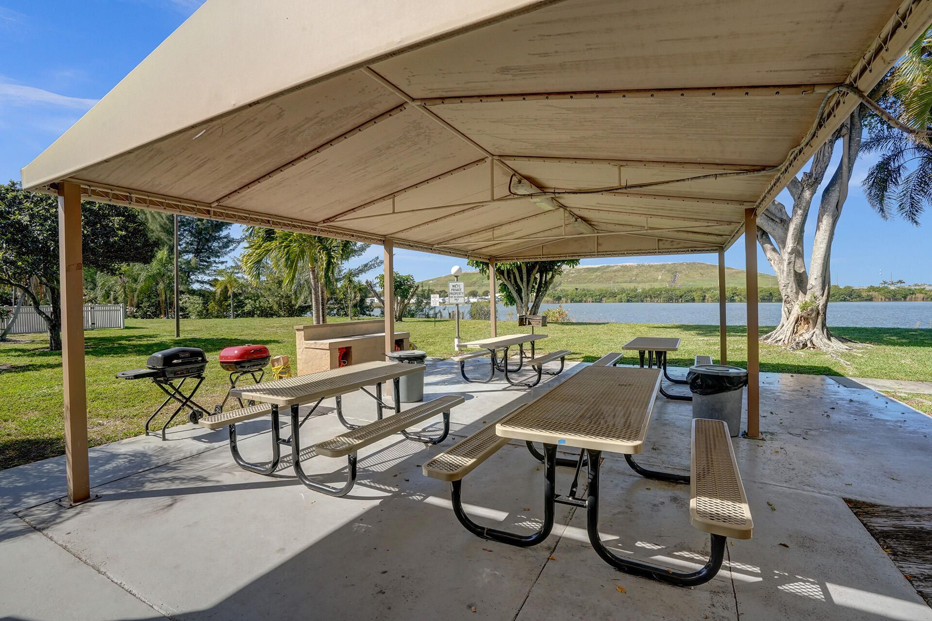 4550 NW 18th Avenue, Unit 304, Pompano Beach, FL 33064 Photo