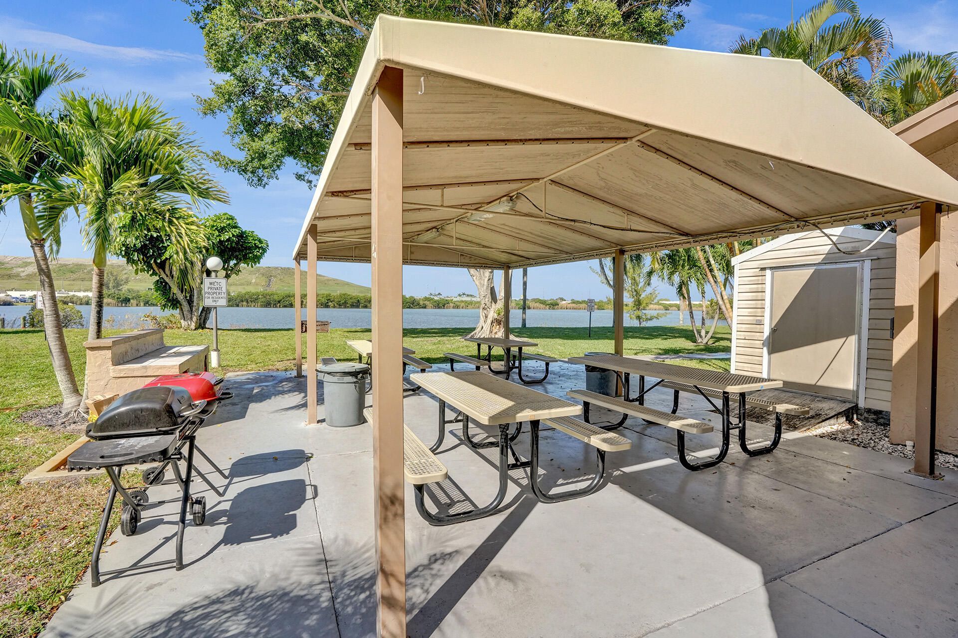 4550 NW 18th Avenue, Unit 304, Pompano Beach, FL 33064 Photo