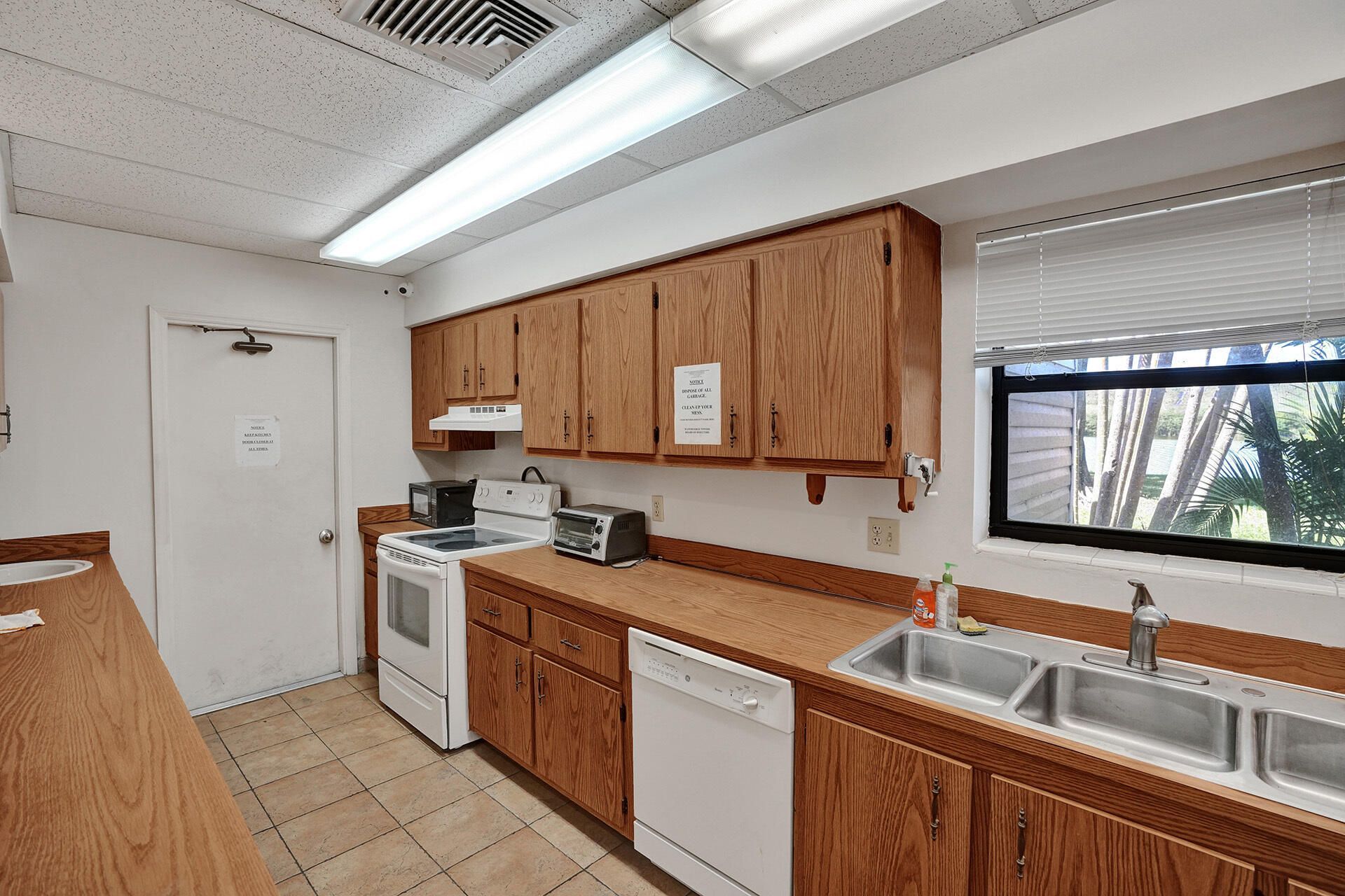 4550 NW 18th Avenue, Unit 304, Pompano Beach, FL 33064 Photo