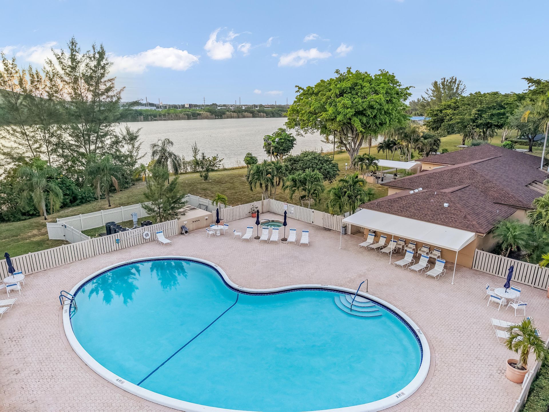 4550 NW 18th Avenue, Unit 304, Pompano Beach, FL 33064 Photo