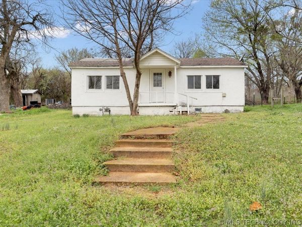 815 N J Street , Hugo, OK 74743