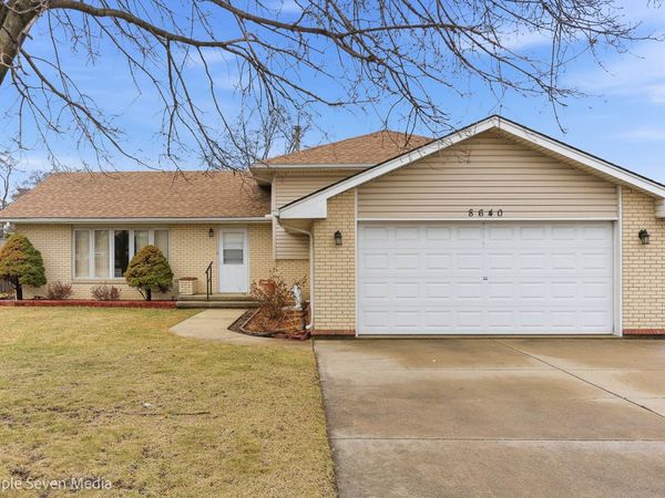 8640 Narragansett Avenue , Burbank, IL 60459