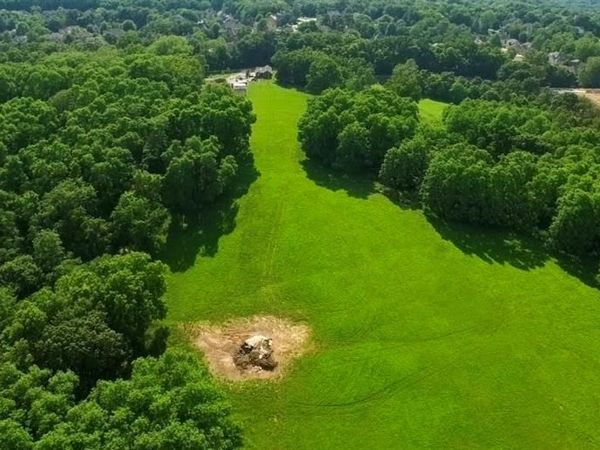 6121 NW Klamm Road, Kansas City, MO 64152