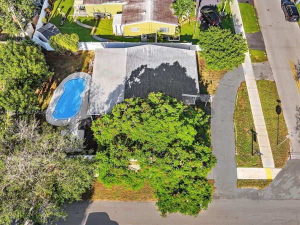 6800 Raleigh St , Hollywood, FL 33024