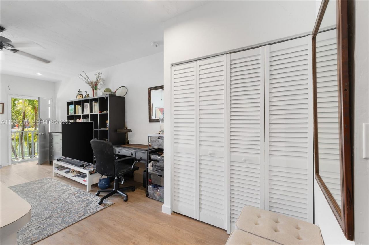 2445 Lake Pancoast Dr , Unit J, Miami Beach, FL 33140 Photo