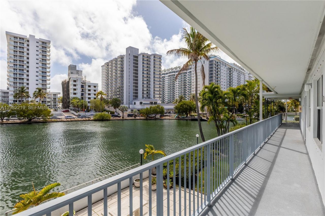2445 Lake Pancoast Dr , Unit J, Miami Beach, FL 33140 Photo