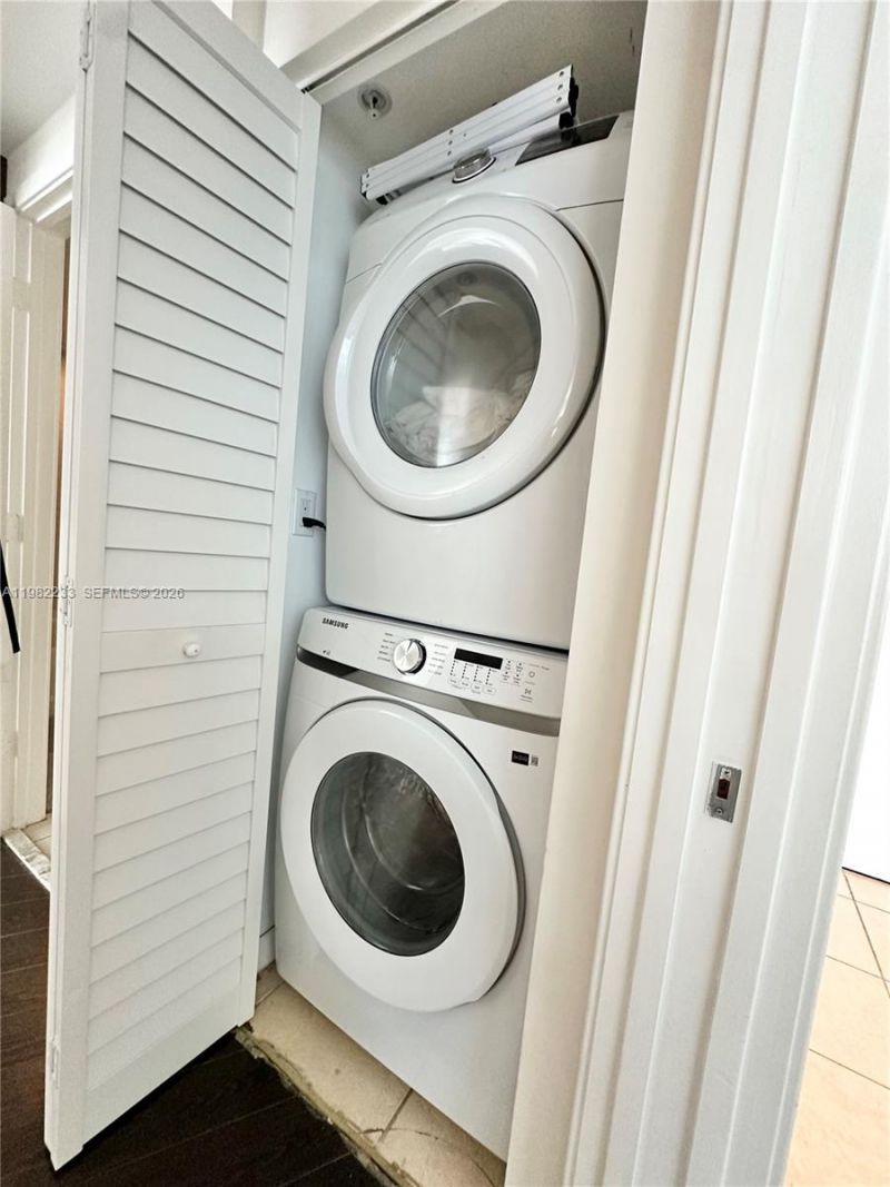 335 S Biscayne Blvd , Unit 2702, Miami, FL 33131 Photo