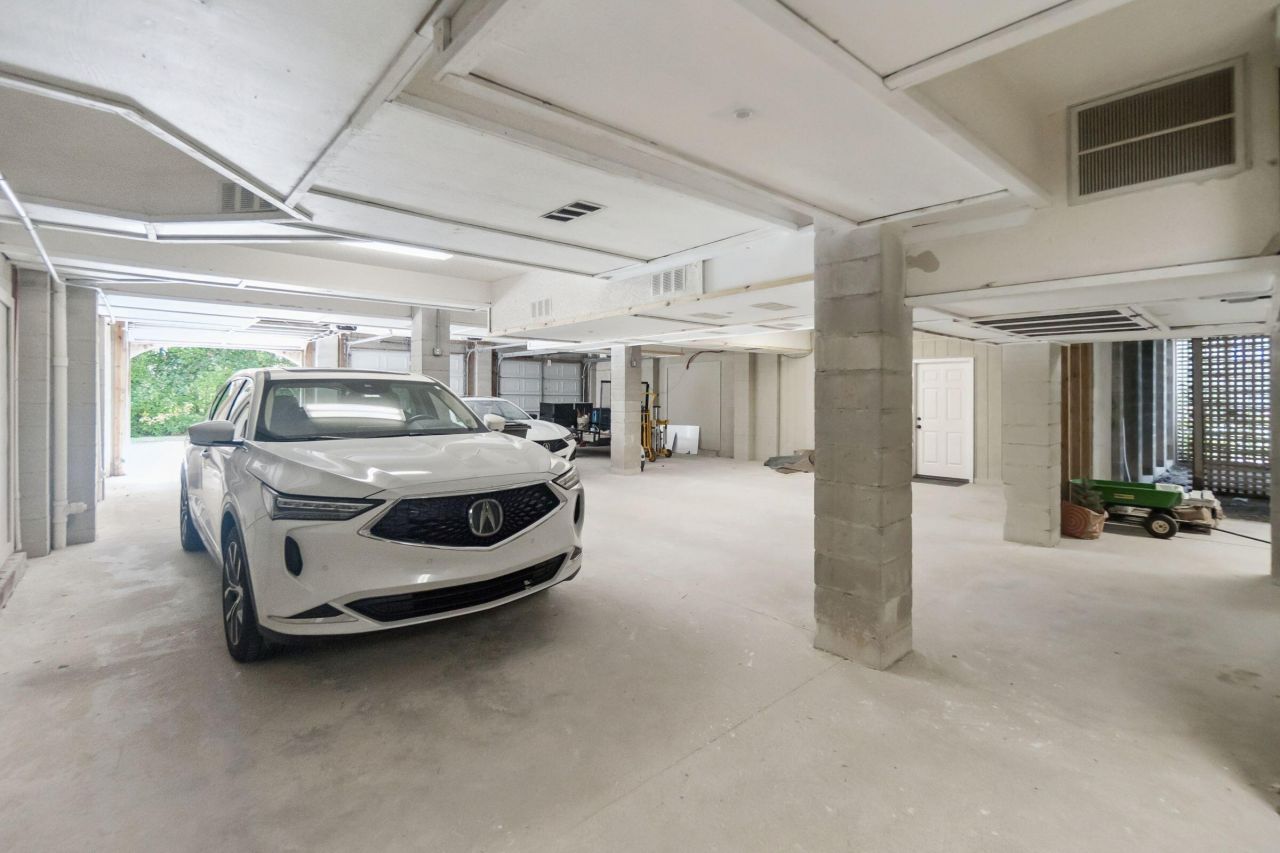 1663 Omni Boulevard Photo 50