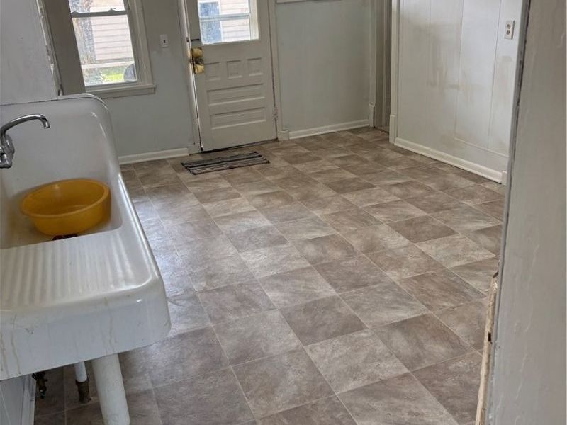 175 W OHIO Avenue, Sebring, OH 44672 Photo 4