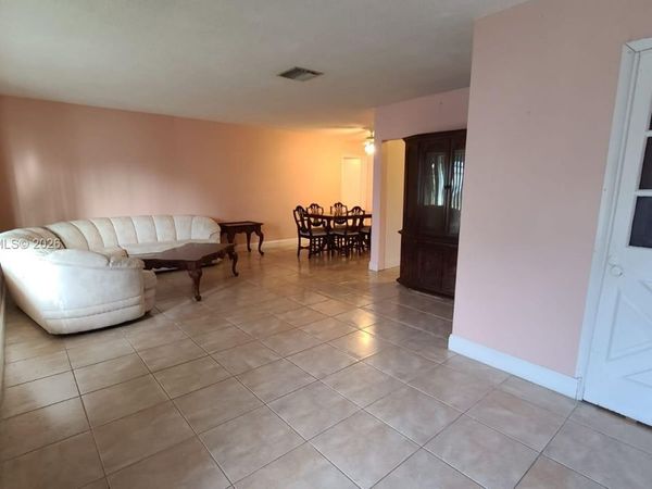 6808 NW 75th St , Tamarac, FL 33321