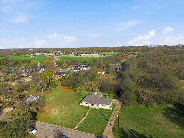 525 Lake Park Avenue, Waxahachie, TX 75165