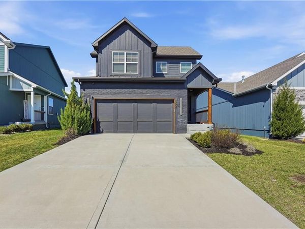 8809 SW 9th Terrace, Blue Springs, MO 64064