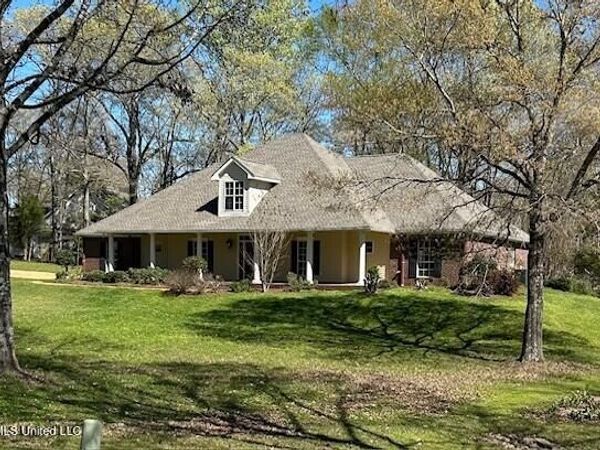 2 Greenhead Lane, Raymond, MS 39154