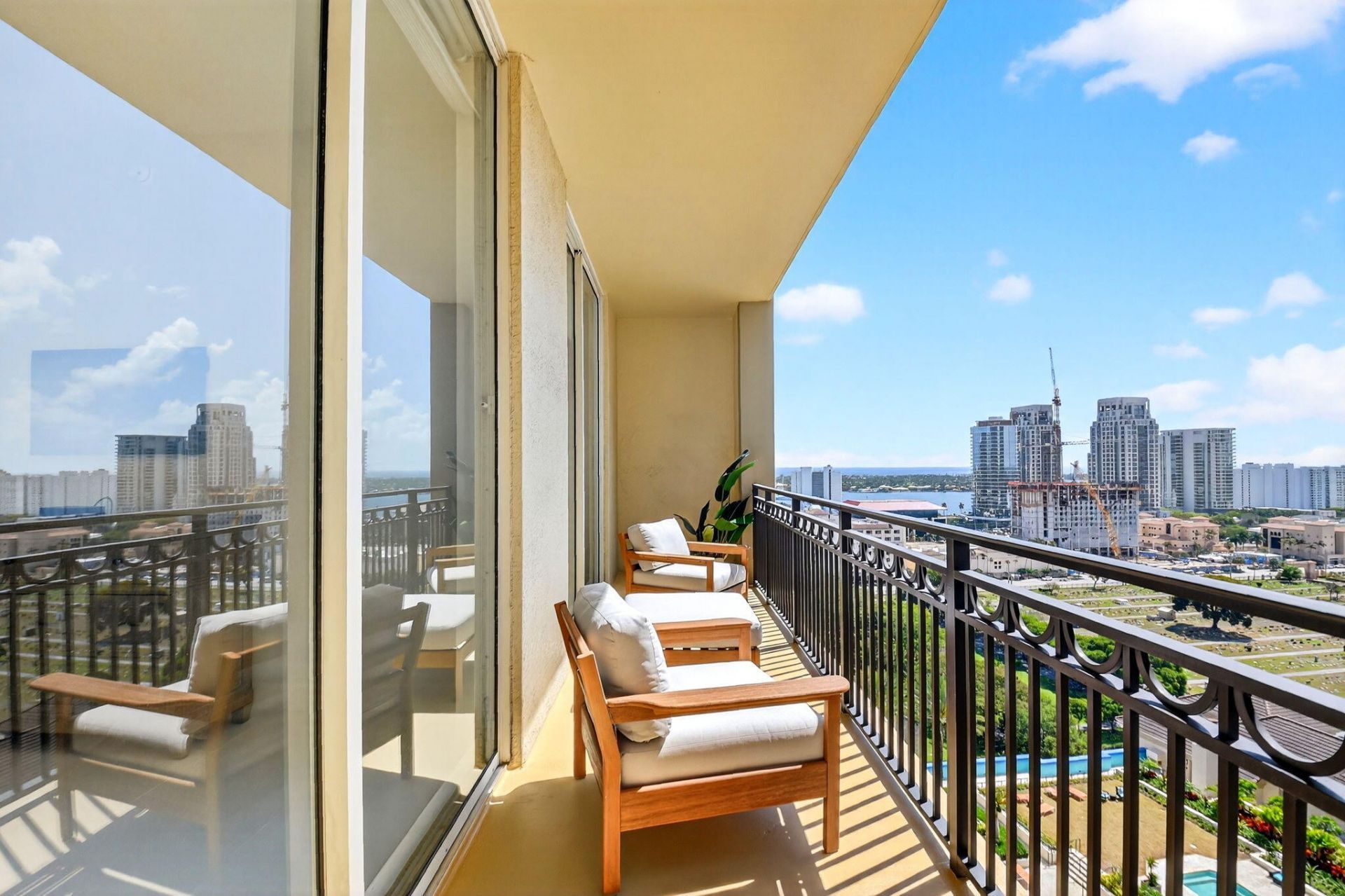 550 Okeechobee Boulevard, Unit Lph-07, West Palm Beach, FL 33401 Photo