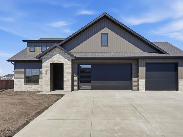 3296 Timber Creek Circle S, Fargo, ND 58104