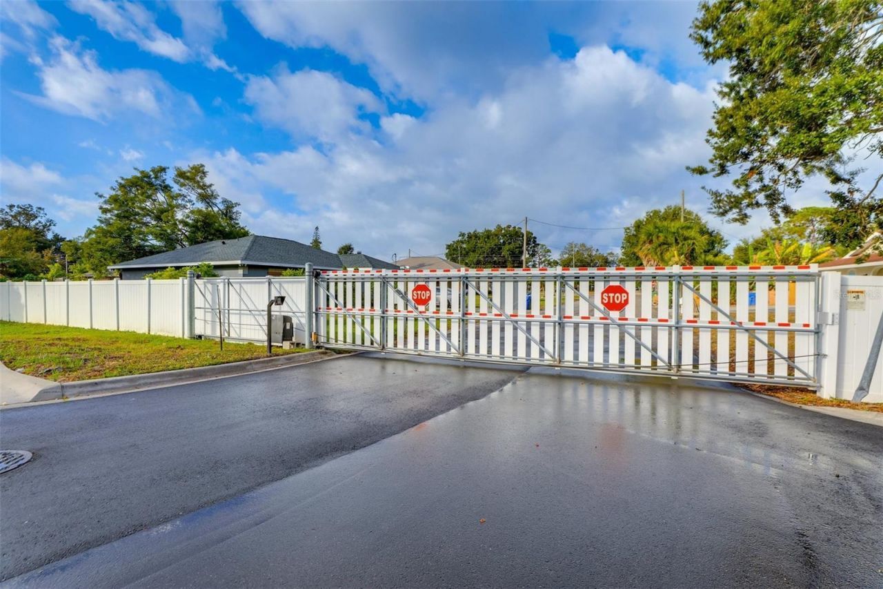 2441 6th Avenue Drive E, Bradenton, FL 34208 Photo