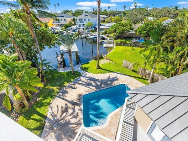 1902 ARROWHEAD DRIVE NE, ST PETERSBURG, FL 33703