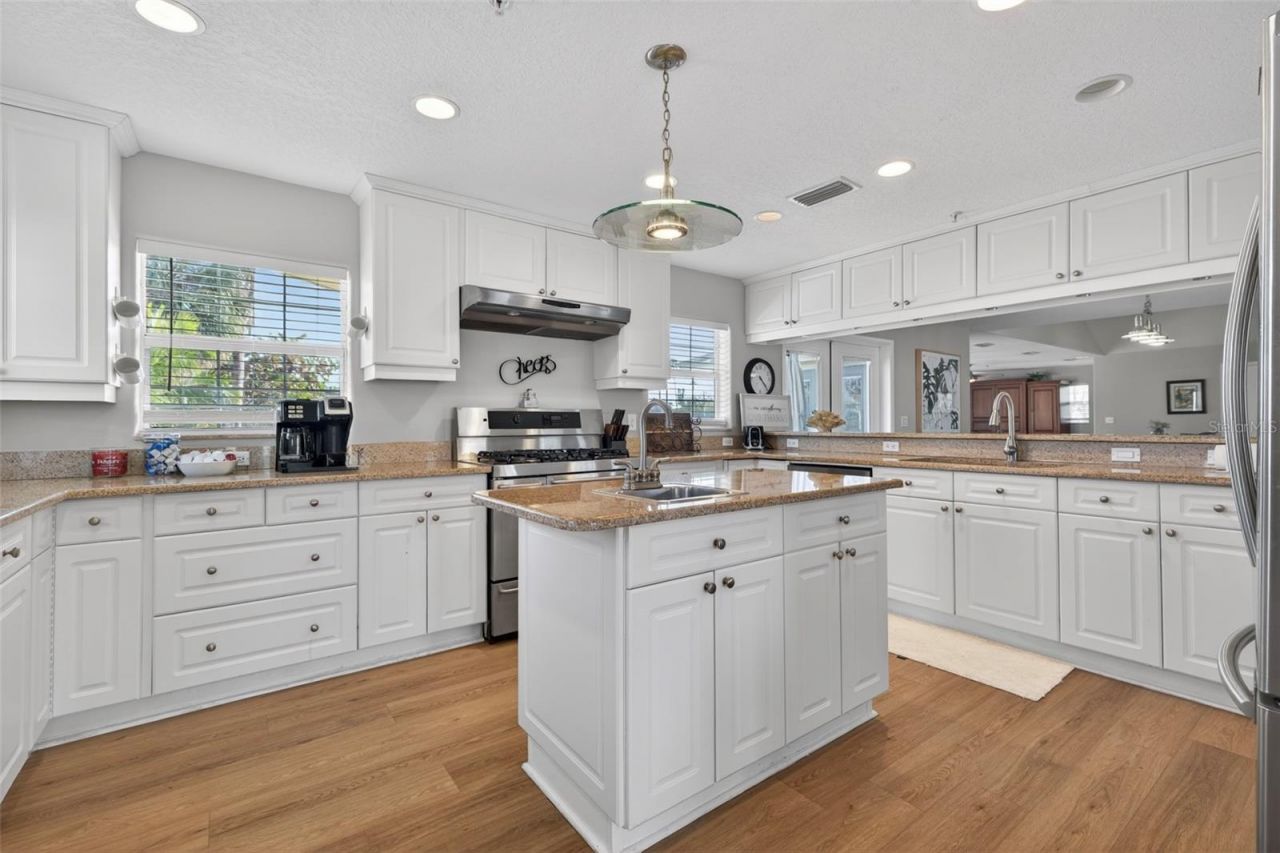 1902 Arrowhead Drive Ne, Saint Petersburg, FL 33703 Photo