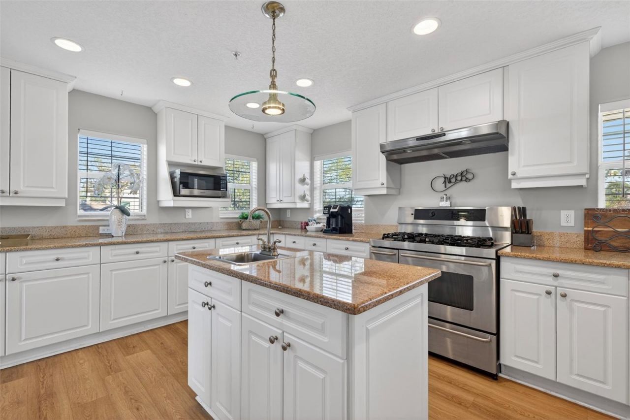 1902 Arrowhead Drive Ne, Saint Petersburg, FL 33703 Photo