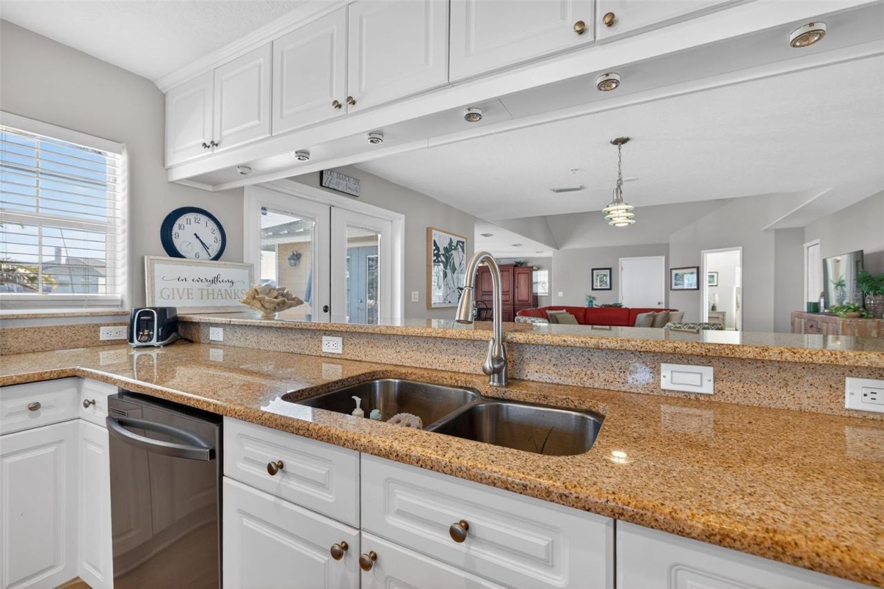 1902 Arrowhead Drive Ne, Saint Petersburg, FL 33703 Photo