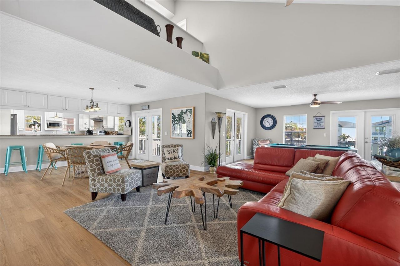 1902 Arrowhead Drive Ne, Saint Petersburg, FL 33703 Photo