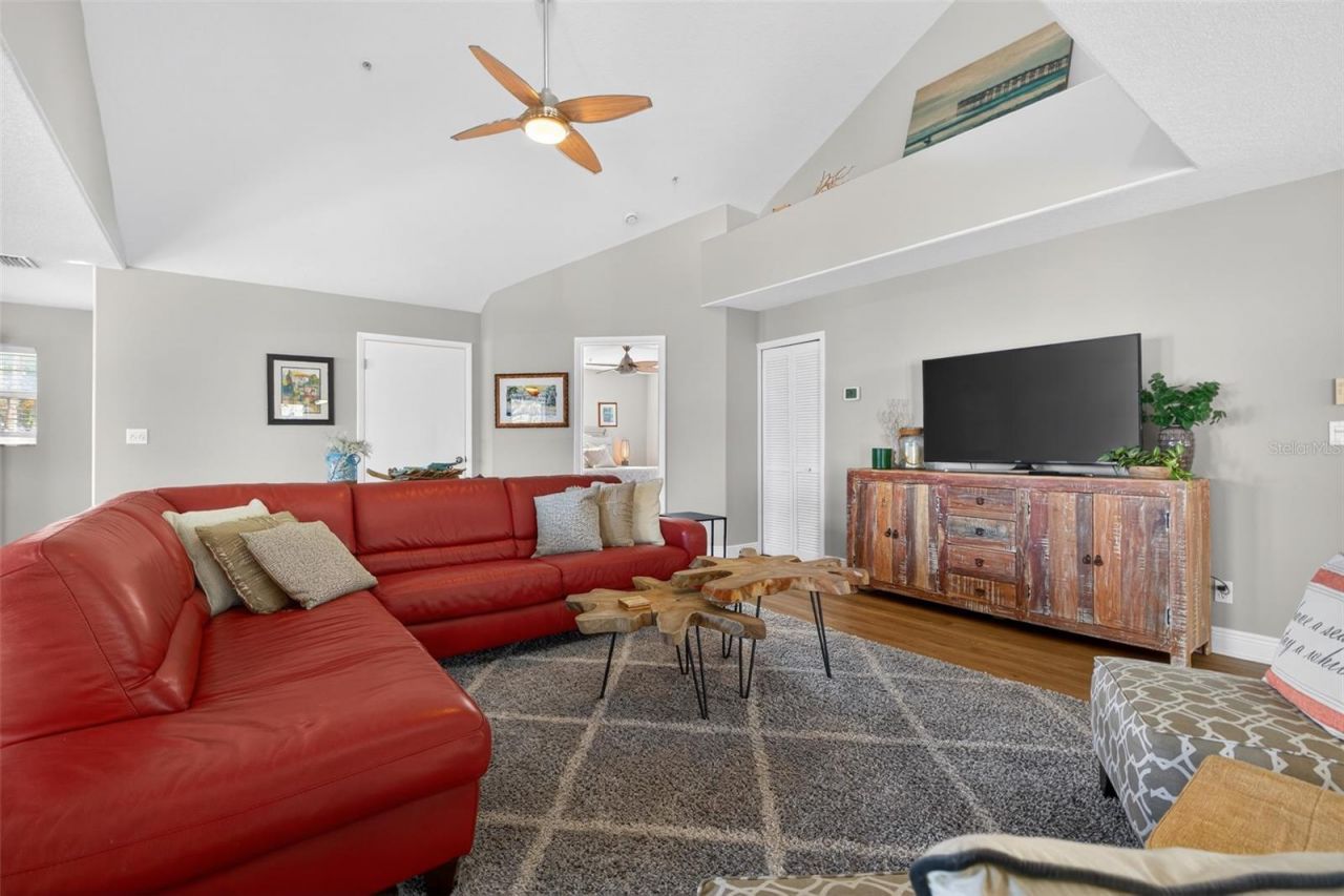 1902 Arrowhead Drive Ne, Saint Petersburg, FL 33703 Photo