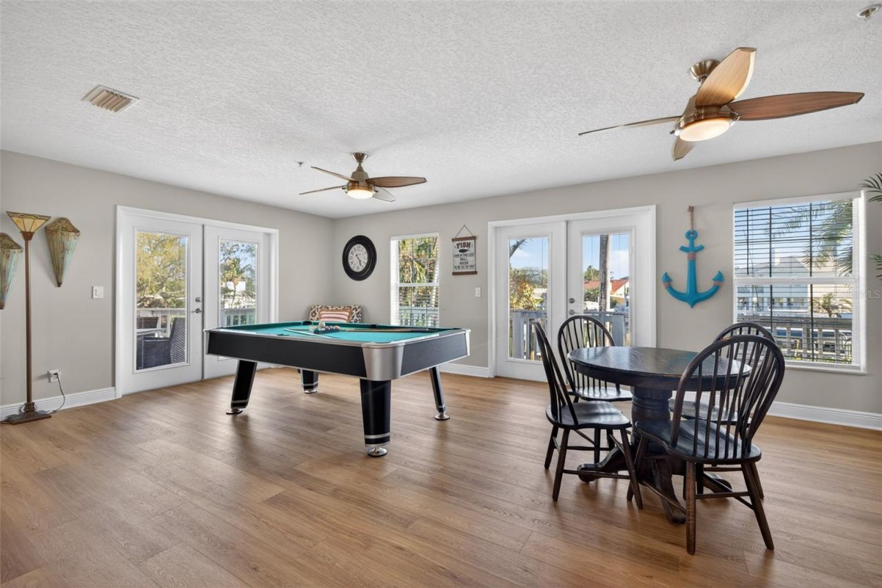 1902 Arrowhead Drive Ne, Saint Petersburg, FL 33703 Photo