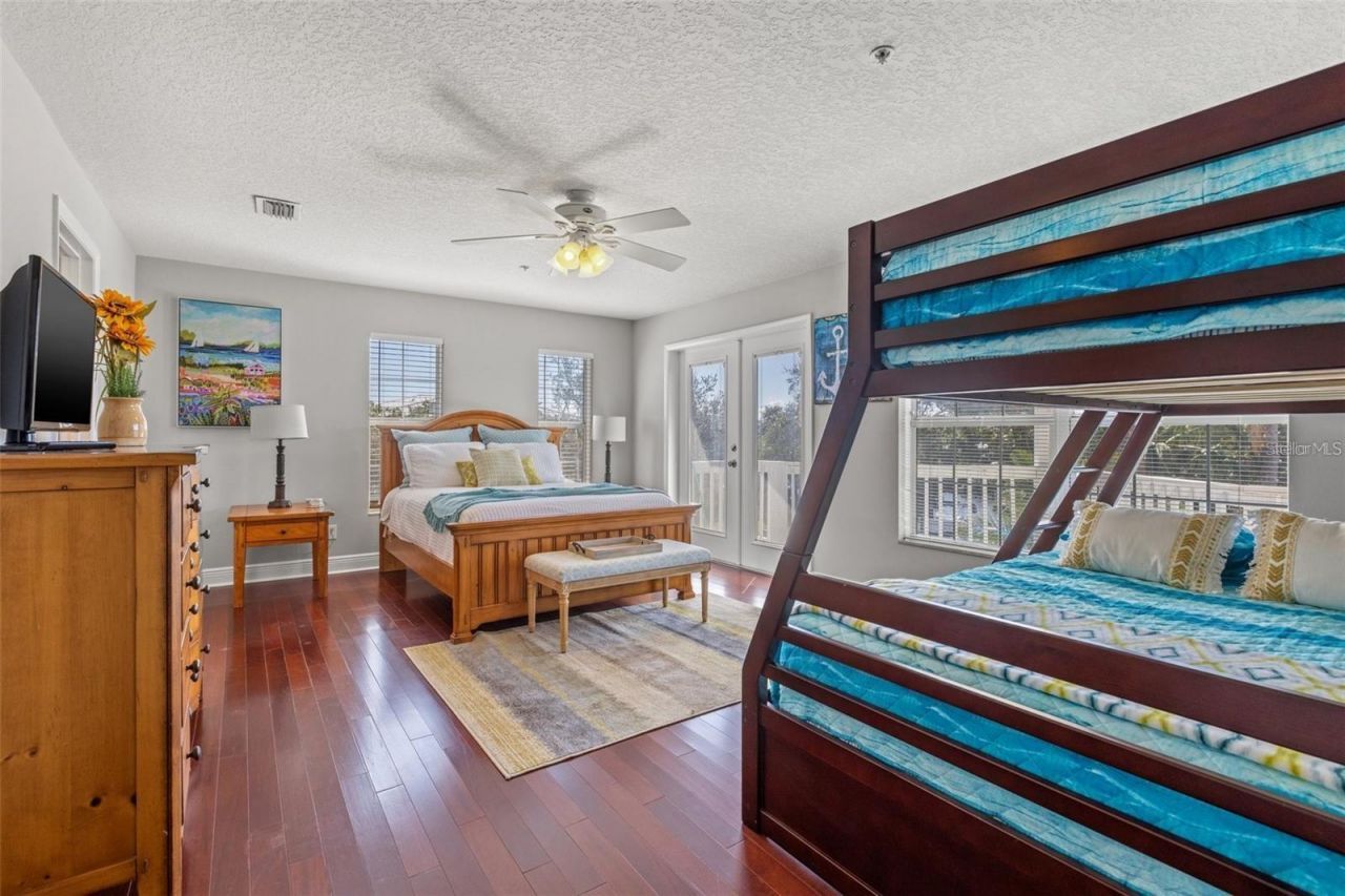 1902 Arrowhead Drive Ne, Saint Petersburg, FL 33703 Photo