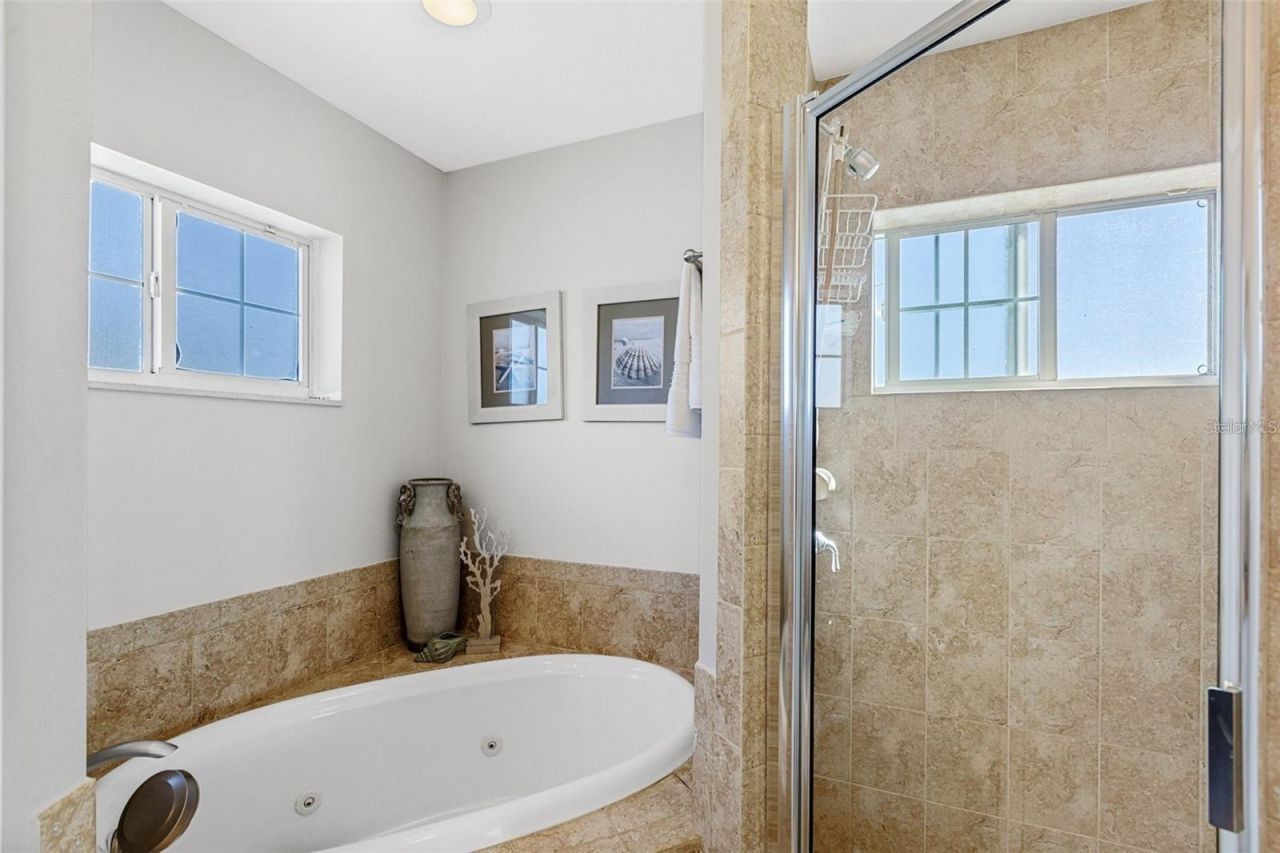 1902 Arrowhead Drive Ne, Saint Petersburg, FL 33703 Photo