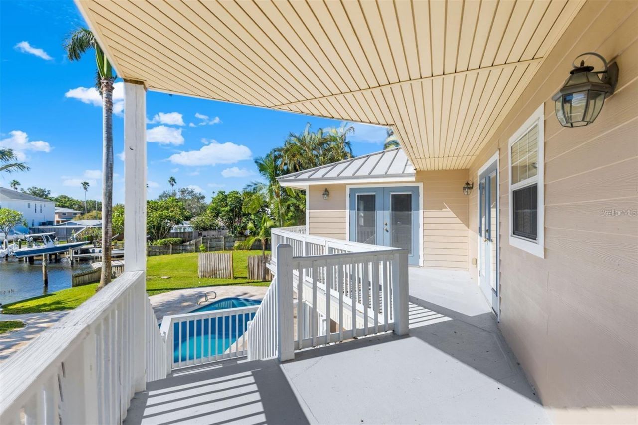 1902 Arrowhead Drive Ne, Saint Petersburg, FL 33703 Photo