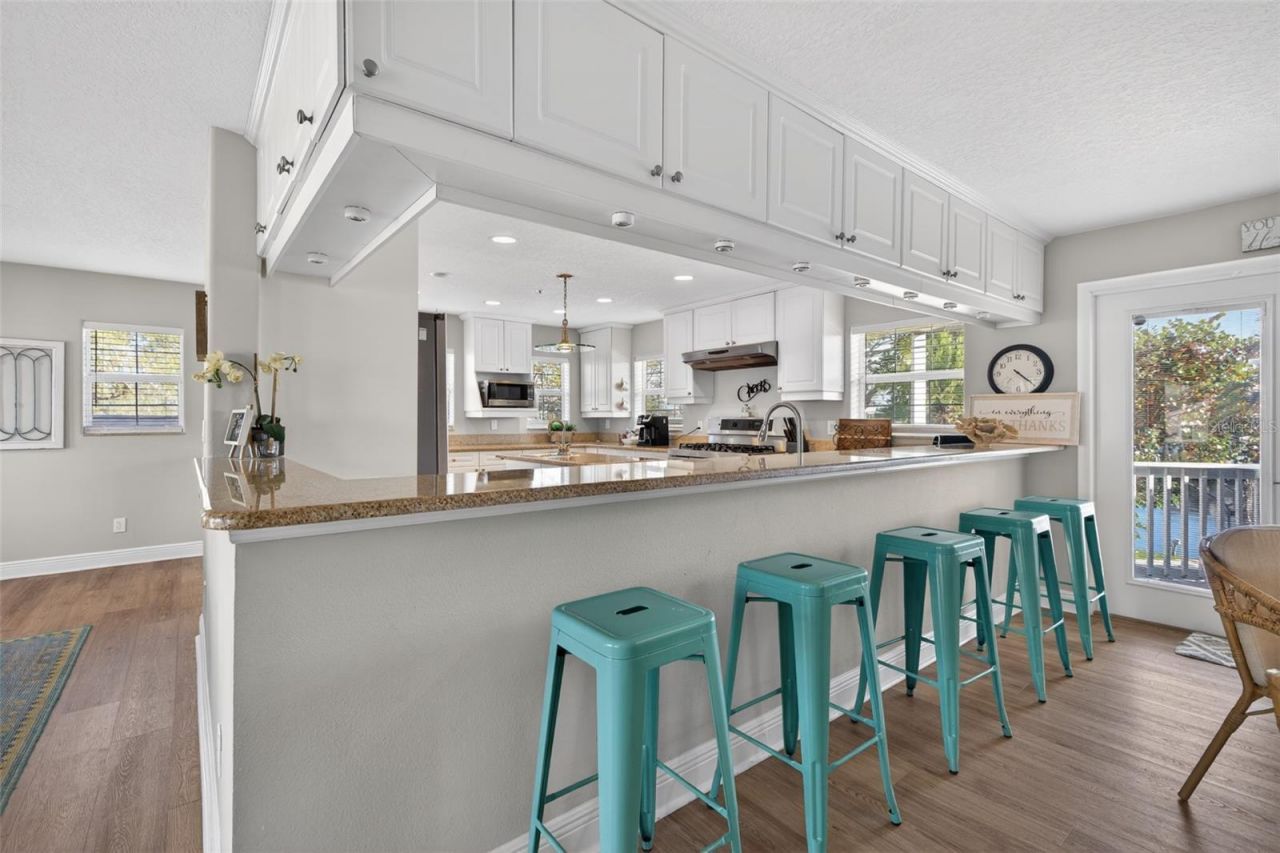 1902 Arrowhead Drive Ne, Saint Petersburg, FL 33703 Photo