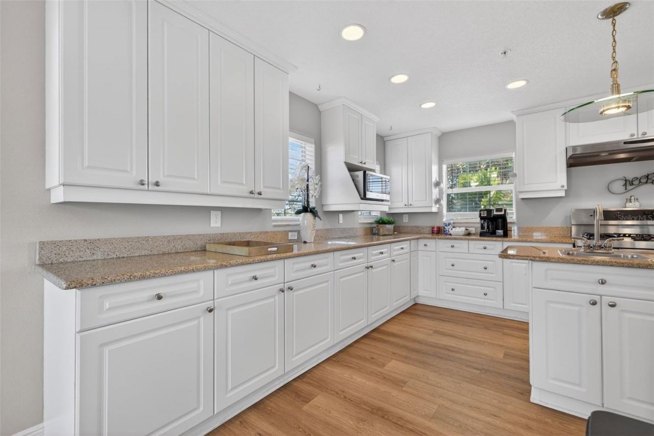 1902 Arrowhead Drive Ne, Saint Petersburg, FL 33703 Photo