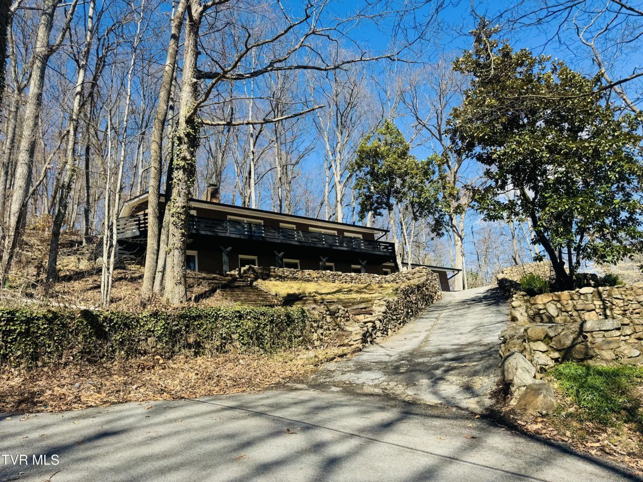 2 Rovan Circle, Johnson City, TN 37601 Main Photo