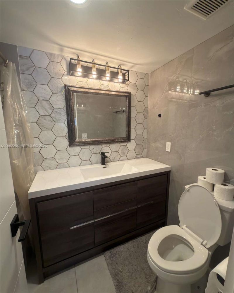 2851 NE 183rd St, Unit 212E, Aventura, FL 33160 Photo