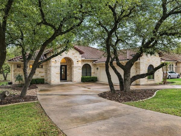 22 Cottondale RD, The Hills, TX 78738