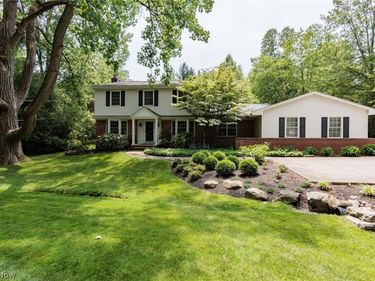35320 Chagrin Boulevard, Moreland Hills, OH 44022