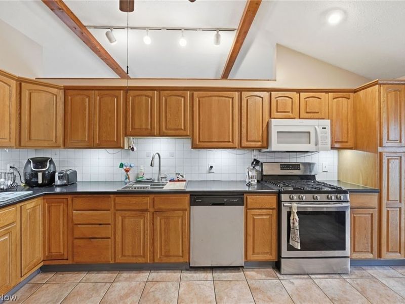 13442 Havendale Drive, Brook Park, OH 44142 Photo 8