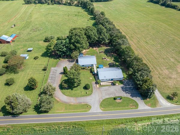 2482 June Bug Road , Vale, NC 28168