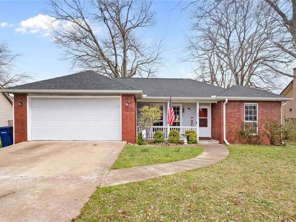 307 Glenwood Place, Siloam Springs, AR 72761