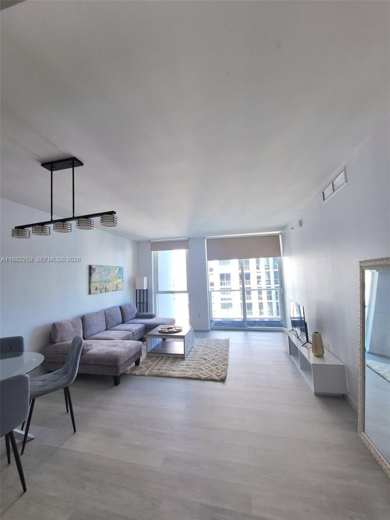 253 NE 2nd St, Unit 2606, Miami, FL 33132 Main Photo