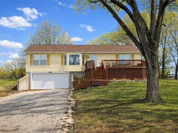 69 Lakeview Lane, Linn Valley, KS 66040
