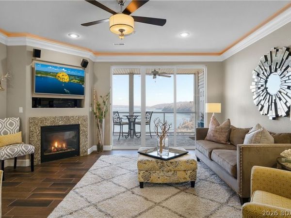 100 Trinity Pointe Drive, Unit 2M, Camdenton, MO 65020